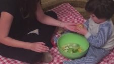 Mandalina Hanım Soyunun Lütfen