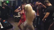 Bulgar Düğününde Dansözlerin Dans Kapışması