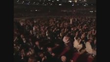 Pavarotti'yi Poposu İle Alkışlayan Hatun