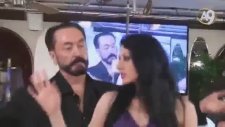 Kedicik İle Adnan Oktar'ın Yakın Temaslı Dansı