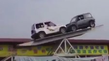 Arabalarla Tahterevalli Oyunu Oynamak