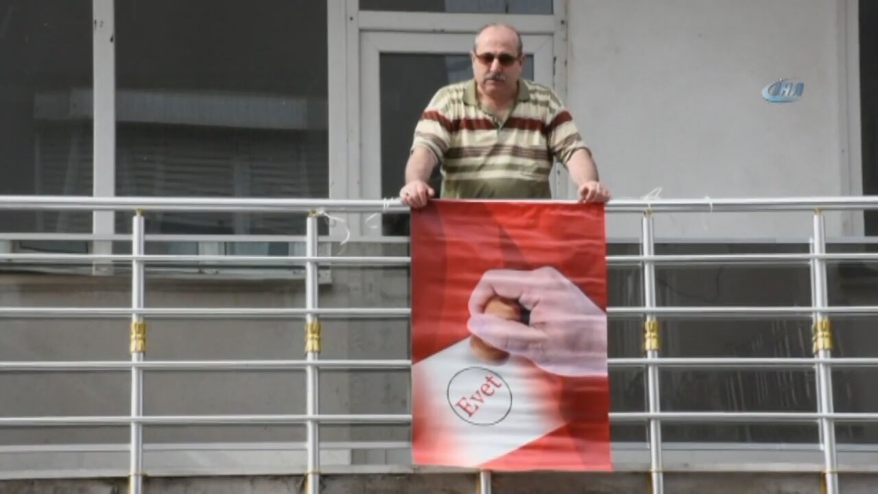 fenomen-bayrak-asan-dayi-evet-bayragi-as