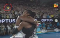 Serena Williams, Ablası Venus'ü Yenerek 2017 Avustralya Açık Şampiyonu Oldu