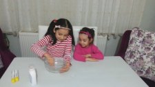 Livanur ve Elif Çiçek Slime Yapıyor.