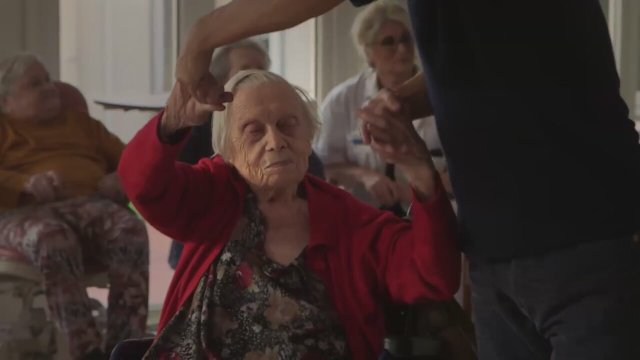 Une Jeune Fille De 90 Ans (2016) Fragman