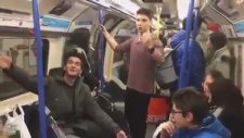 Londra Metrosunda İzmir Marşı