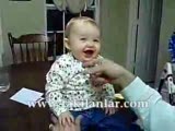 limon yiyen bebek