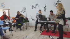 Ta Uzak Yollardan Ta Mavra Matia Sou Solist Melike Aysın Gamgam