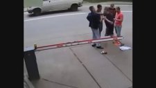 Rusya'da 1 Saniyede İki Kişiyi Hastanelik Eden Adam!
