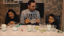 Evde Oyun Hamuru Yaptık - We Made Play Dough at Home