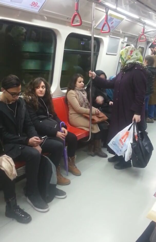 Türbanlı Malay Kalabalık Metro