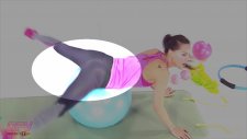 Ebru Şallı Kuvvetli Işık Altında İnce Taytla Pilates Yaparsa