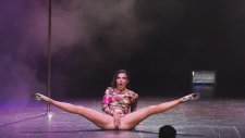 Birincilik Getiren Direk Dansı Performansı