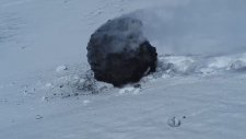Etna Yanardağı'ndan Savrulan Kayanın Görüntülenmesi