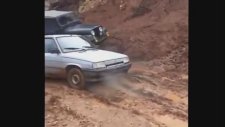 Çamurdan Çıkmak İçin Tamponlarını Feda Eden Renault 11 Flash
