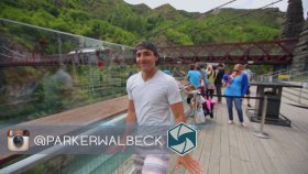 Yeni Zelanda'da Bungee Jumping Partisi Yapan Gençler