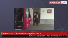 Arkadaşına Gülmesinden Saniyeler Sonra...