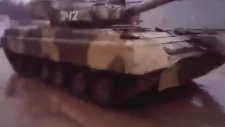46 Tonluk Tank İle Drift Tapan Rus Askeri