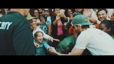 Enrique Iglesias - SUBEME LA RADIO (Official Video) ft. Descemer Bueno, Zion & Lennox