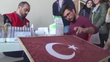 Bir Damla Kanla Türk Bayrağı Yaptılar