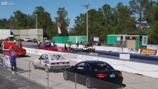Corvette Ve Golf Arabasının Drag Yarışı