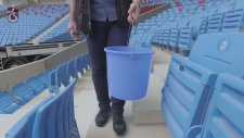Taraftarına Ceza Olarak Koltukları Sildiren Trabzonspor Yöneticileri