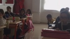 Çayır Çimen Geze Geze Melodika Eşliği Diyarbakır Maarif Mektebim Okulu Öğretmen Barış Bayram