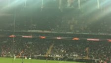 Beşiktaş Taraftarının İzmir Marşı ile Arenayı Sallaması