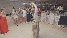 Mezuniyet Gecesinde Coştukça Coşan Kız