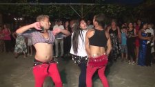 Düğünde Coşan Zenneler