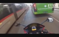 Motosikletle Tramvaya Kafa Tuttu!