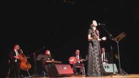 Yaprak Sayar - Uzun Ince Bir Yoldayım Yaprak Sayar - Uzun Ince Bir Yoldayım