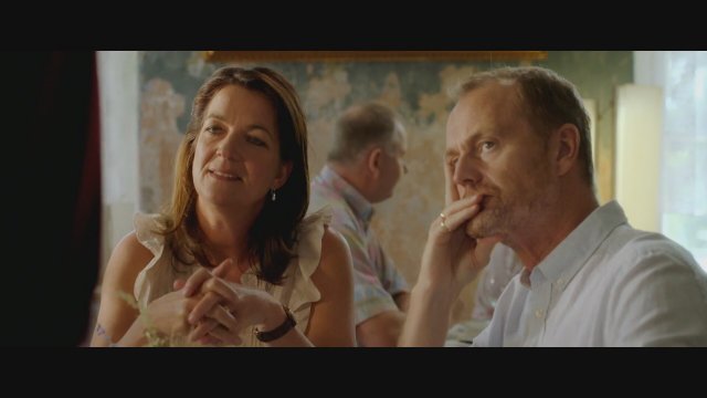 Hotel de grote L (2017) Fragman