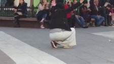 Dombra'yla Hunharca Dans Eden Pendikli Bayan