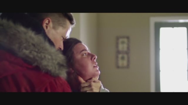 The Dark Below (2015) Fragman