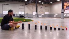 Pinpon Toplarıyla Dünyanın En Tatlı Trick Shot Videosu