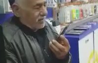 Sertleşme Sorunu Olan Dayı Cinsel Ürün Satan Firmayı Ararsa (+18)