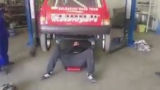 Tamircinin Arabayla Bench Press Yapması