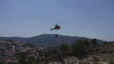 Yüzme Havuzundan Su Alan Helikopter
