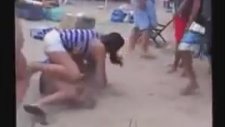 Plajda Acımasız Kız Kavgası