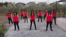 Kovboy Şapkalı Kızların Zumba Dansı