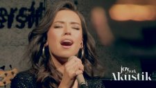 Tuğba Yurt - Sakin Ol (Canlı Performans)