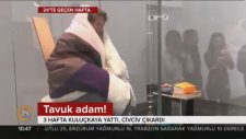 Civciv Çıkartmak İçin Kuluçkaya Yatan Adam