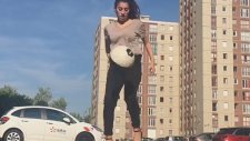 Lisa Zimouche Topuklu Ayakkabıyla Harikalar Yarattı!