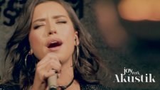 Tuğba Yurt - Aklımda Sorular Var (Canlı Performans - Akustik)
