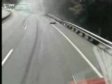 18 tekerli tir ın devrildiği an!..