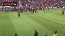 İngiltere'de Maç Yarıda Kaldı
