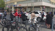 Berlin'de Düğün Konvoyunun Önünü Kesip Yol Ortasında Oynayan Türkler.