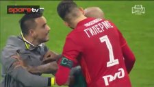 Rusya'da Kavga, 4 Kırmızı Kart!