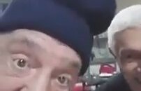 Hızır Acil Ve Saz Arkadaşı - Sen Hancı Ben Yolcu ( İngilizce Düet) Çok Komik